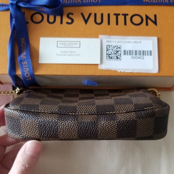 Louis Vuitton Mini Pochette Christmas 2020 edition - Picture 6 of 16